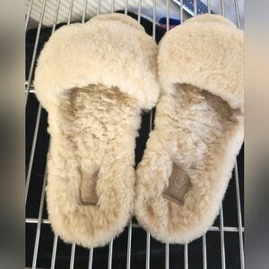 UGG Fluff Flip Flop Natural Shearling Thong Size 7